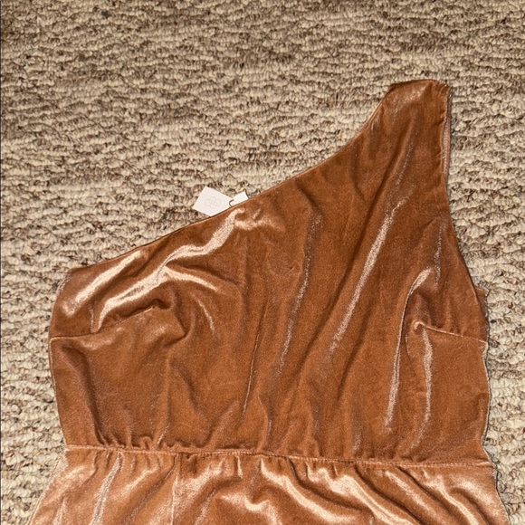 One-Shoulder Long Velvet Dress - Picture 2 of 4